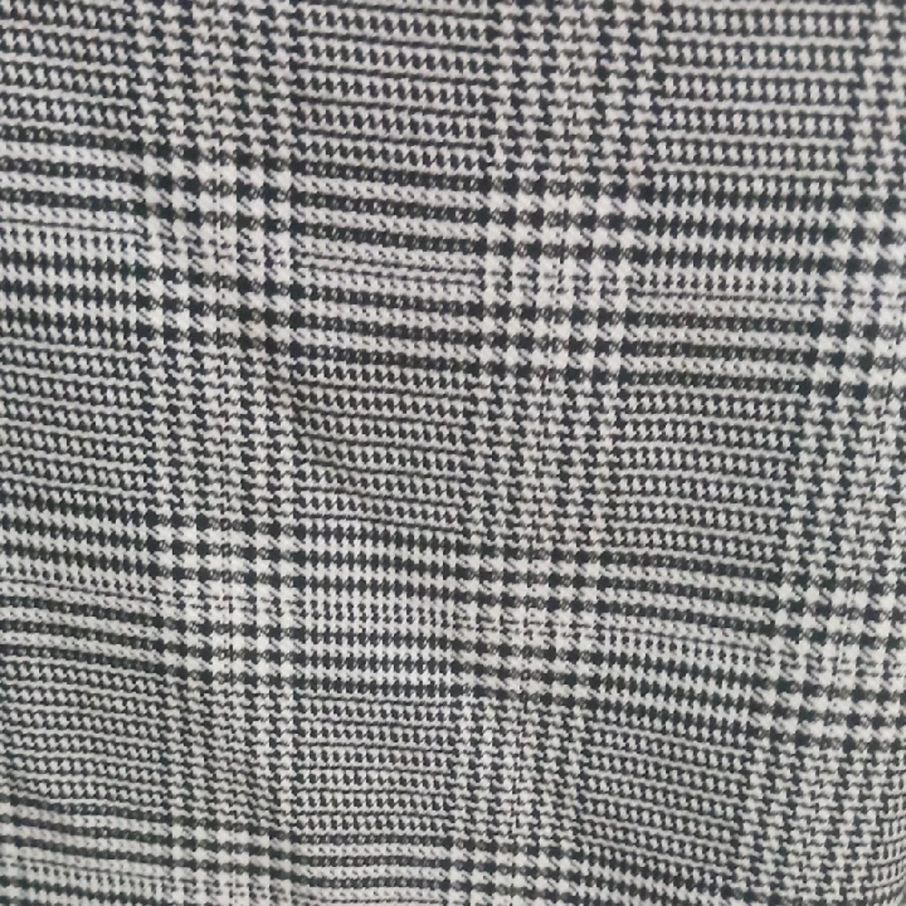 Elegant Women's Gray Plaid Cropped Pants NWT - Picture 4 of 8